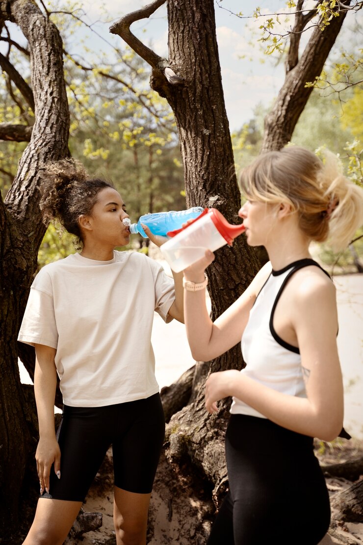 side-view-women-drinking-water_23-2149486953